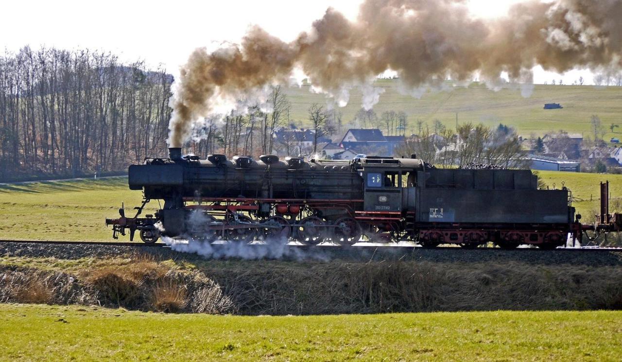 Himmel Un ääd Im Lützinger Süden - Brohltal Rhein Eifel Ahr Ortsteil Ruhige Randlage *